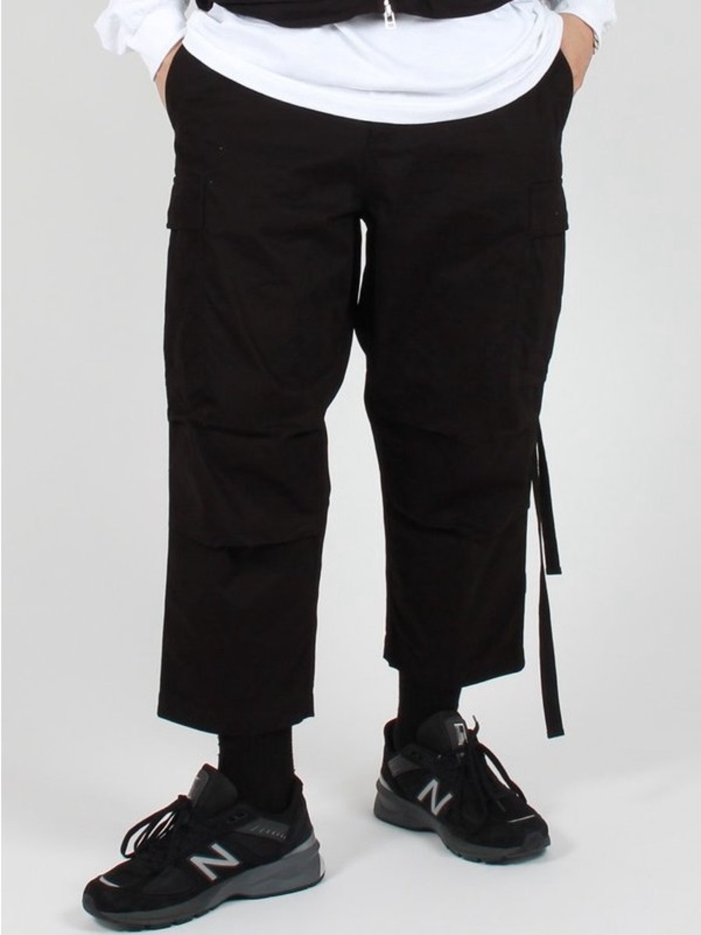 MAHARISHI LOOSE CROPPED CARGO PANTS - BLACK Black - Casual Utility Style - Picture 3 of 9
